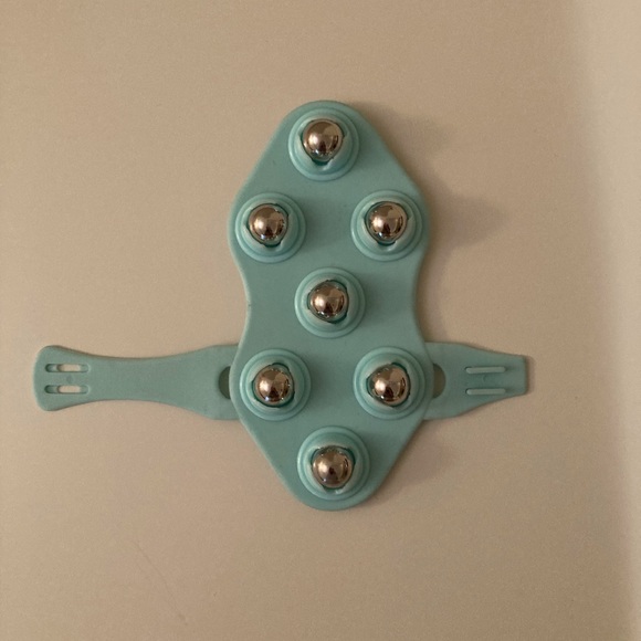 ✨FREE✨ WITH PURCHASE Handheld Massager - Picture 1 of 2